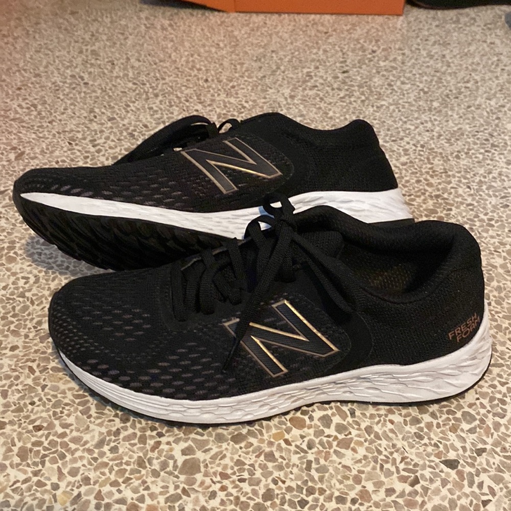 NEW Women’s Arishi Fresh Foam Sneakers